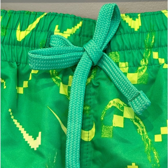 NEW Nike Men's 7" Green Print Swoosh Swim Trunks- Size Small - Picture 7 of 9